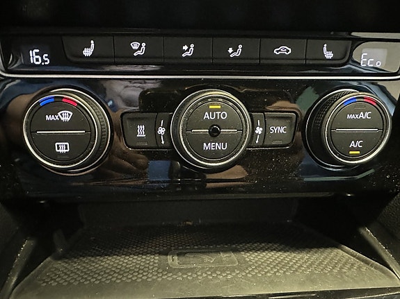 Volkswagen Passat 15 of 26