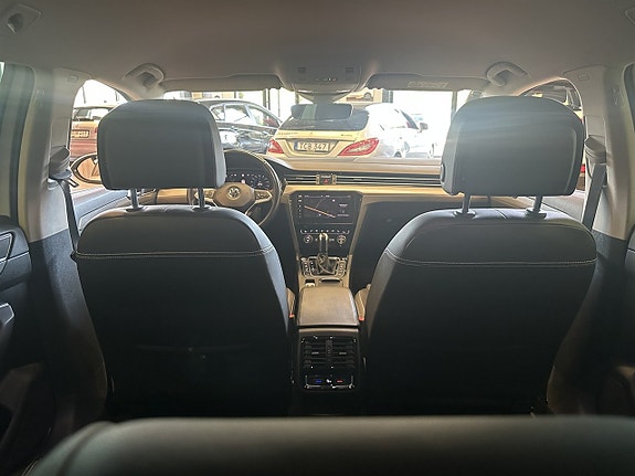 Volkswagen Passat 25 of 26