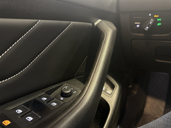 Volkswagen Passat 17 of 26