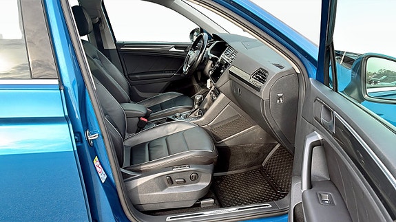 Volkswagen Tiguan 3 of 12