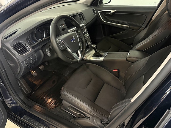 Volvo V60 10 of 14