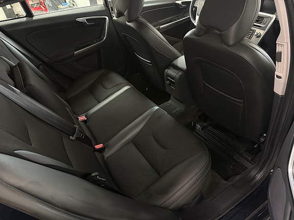 Volvo V60 13 of 14