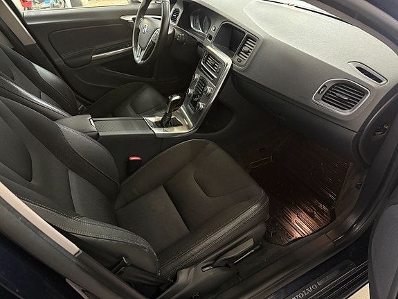 Volvo V60 11 of 14