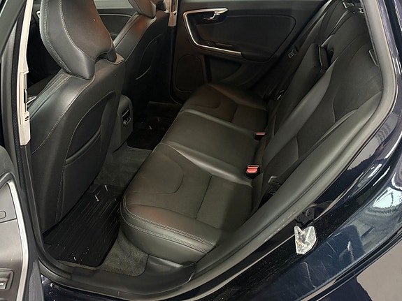 Volvo V60 12 of 14