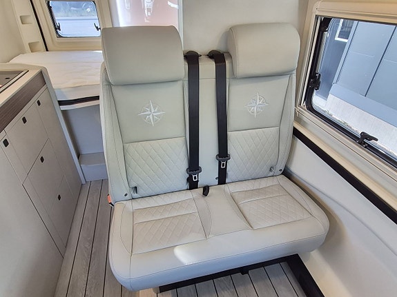 Westfalia Columbus 540D Pop-up Premium 150 Ah litium, 300 W solcell, automat, dieselvärme 10 of 26