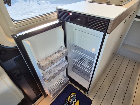 Westfalia Columbus 540D Pop-up Premium 150 Ah litium, 300 W solcell, automat, dieselvärme 12 of 26