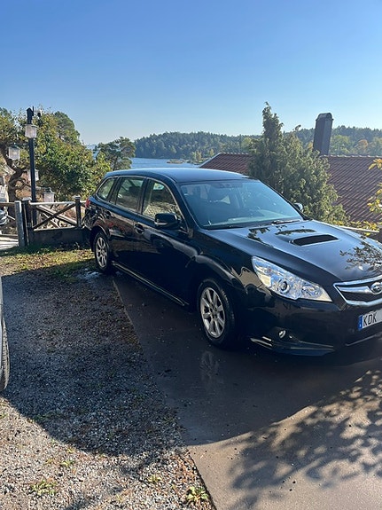 Subaru Legacy 2 of 7
