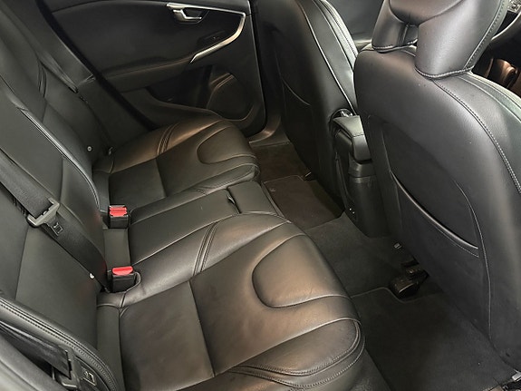 Volvo V40 13 of 14