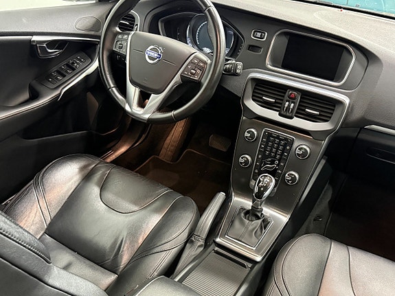 Volvo V40 11 of 14