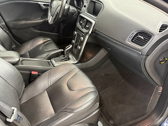 Volvo V40 10 of 14