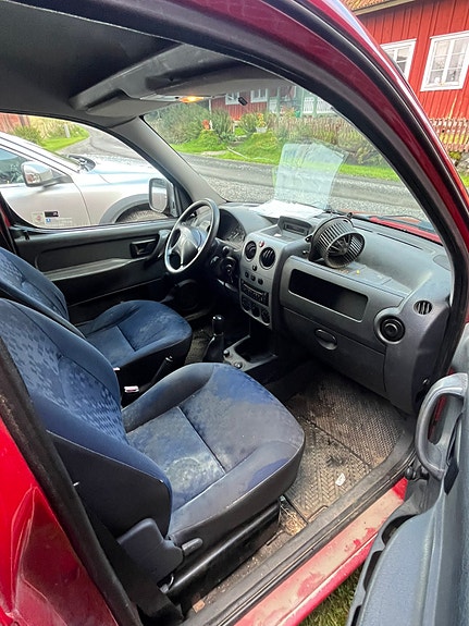 Peugeot Partner 3 of 8