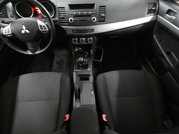 Mitsubishi Lancer 12 of 16
