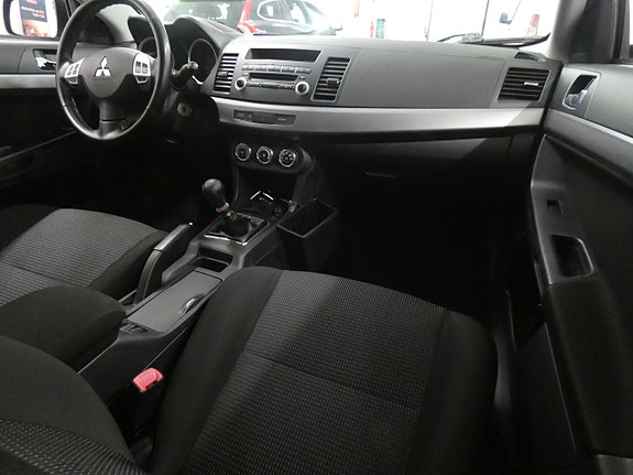 Mitsubishi Lancer 13 of 16