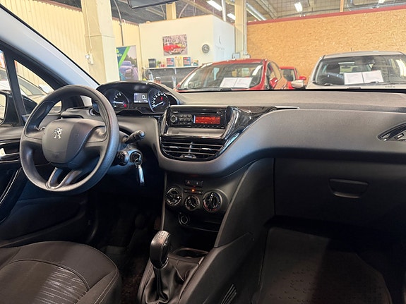 Peugeot 208 8 of 11