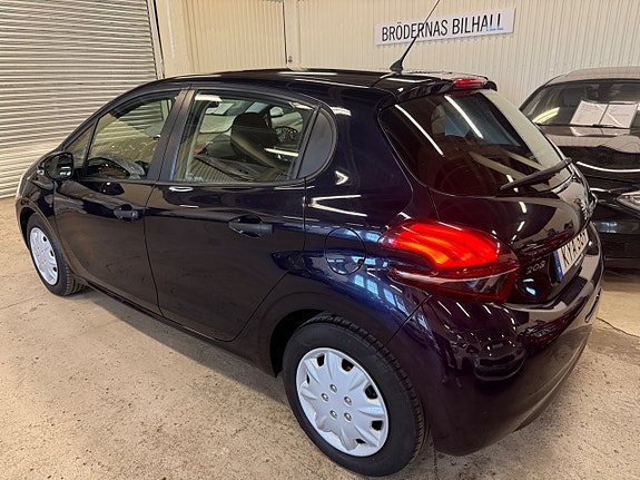 Peugeot 208 5 of 11