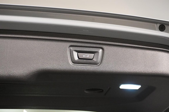 BMW 330e 16 of 18