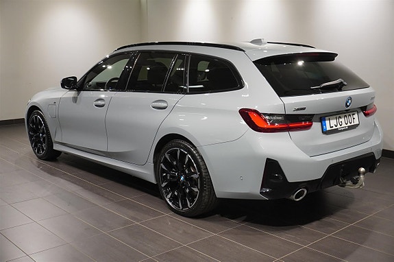 BMW 330e 3 of 18