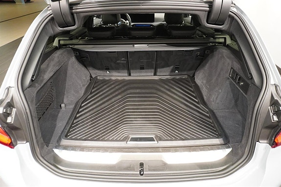 BMW 330e 6 of 18