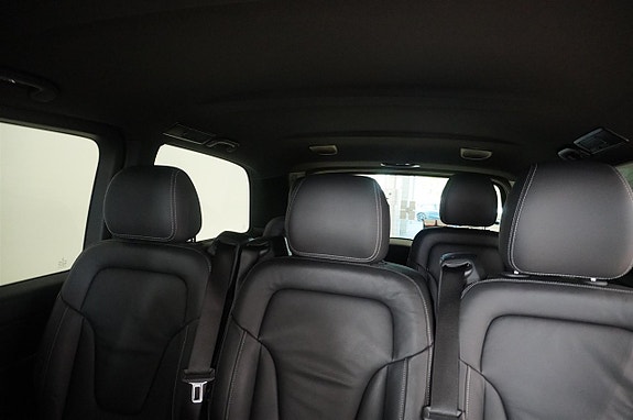 Mercedes-Benz V250 15 of 18