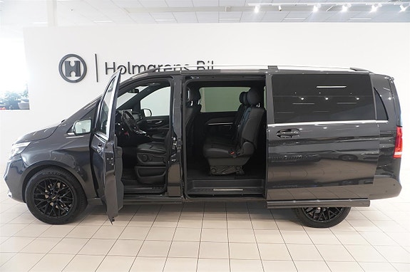Mercedes-Benz V250 9 of 18