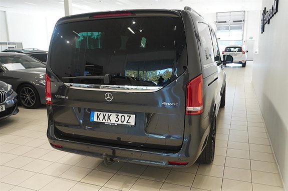 Mercedes-Benz V250 4 of 18