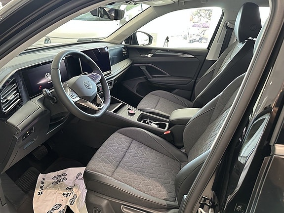 Volkswagen Tiguan 3 of 8