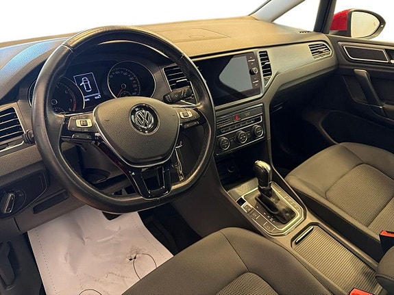 Volkswagen Golf Sportsvan 10 of 17