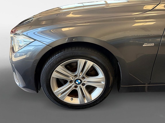 BMW 318d 14 of 15