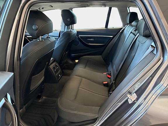 BMW 318d 13 of 15