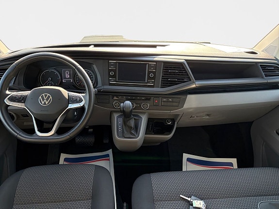 Volkswagen Caravelle 10 of 14
