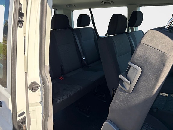 Volkswagen Caravelle 11 of 14