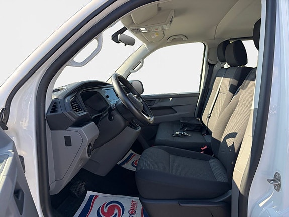 Volkswagen Caravelle 9 of 14