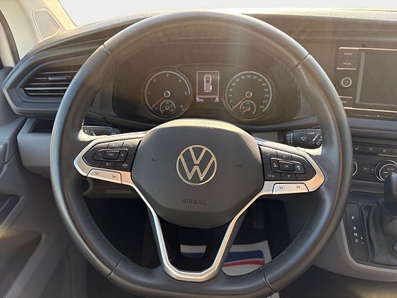 Volkswagen Caravelle 12 of 14
