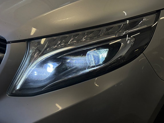 Mercedes-Benz V250 19 of 19