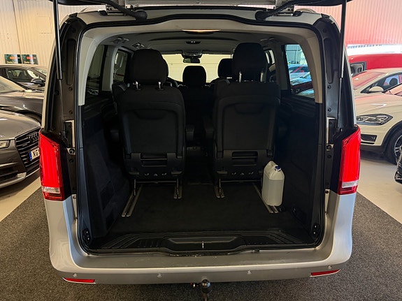 Mercedes-Benz V250 11 of 19