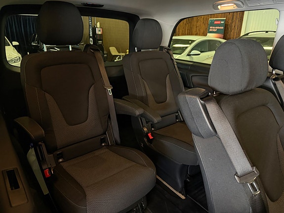 Mercedes-Benz V250 10 of 19