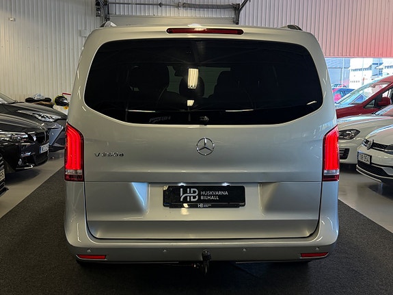 Mercedes-Benz V250 5 of 19