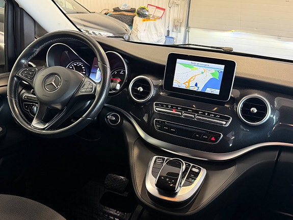 Mercedes-Benz V250 8 of 19