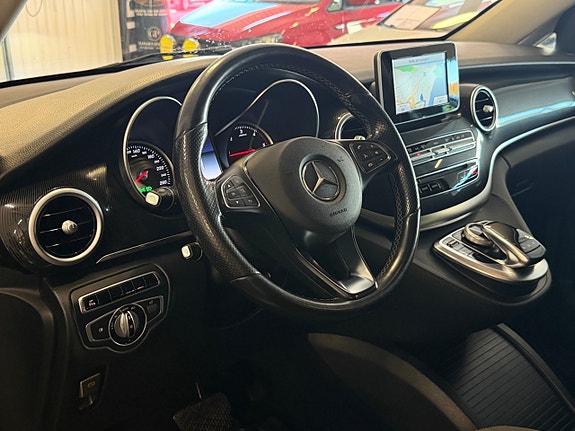 Mercedes-Benz V250 14 of 19
