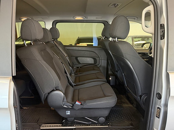 Mercedes-Benz V250 9 of 19