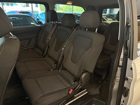 Mercedes-Benz V250 13 of 19