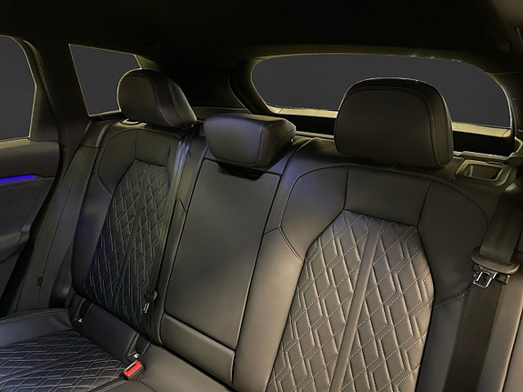 Audi SQ6 e-tron 12 of 23
