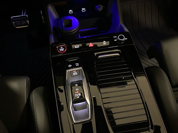 Audi SQ6 e-tron 16 of 23