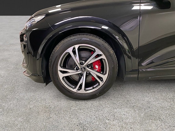 Audi SQ6 e-tron 22 of 23