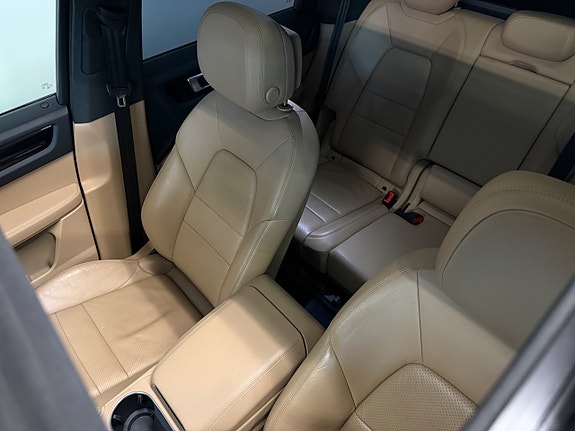 Porsche Cayenne 7 of 21