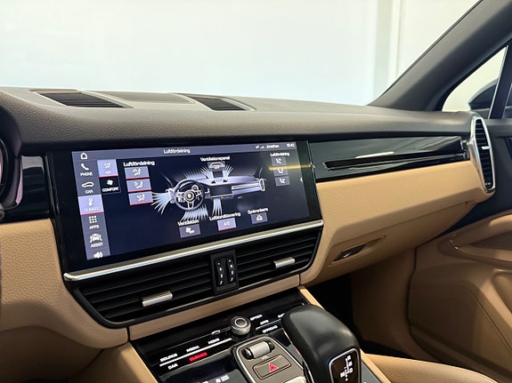 Porsche Cayenne 15 of 21