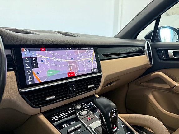 Porsche Cayenne 13 of 21