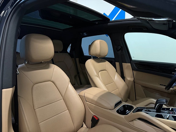 Porsche Cayenne 8 of 21