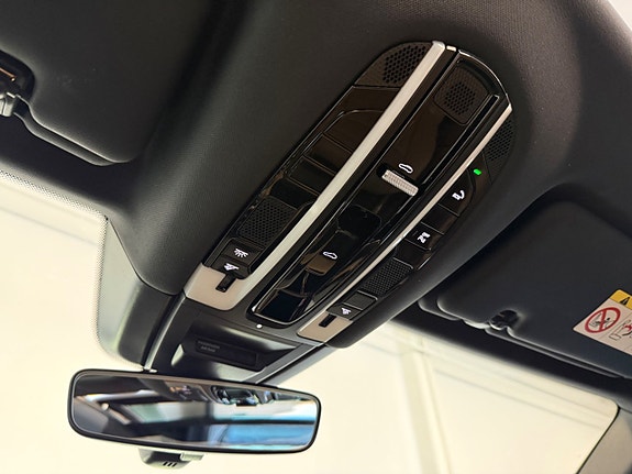 Porsche Cayenne 18 of 21