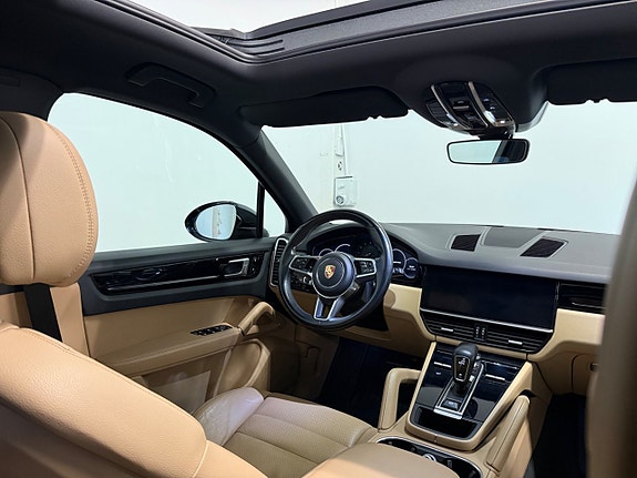 Porsche Cayenne 10 of 21